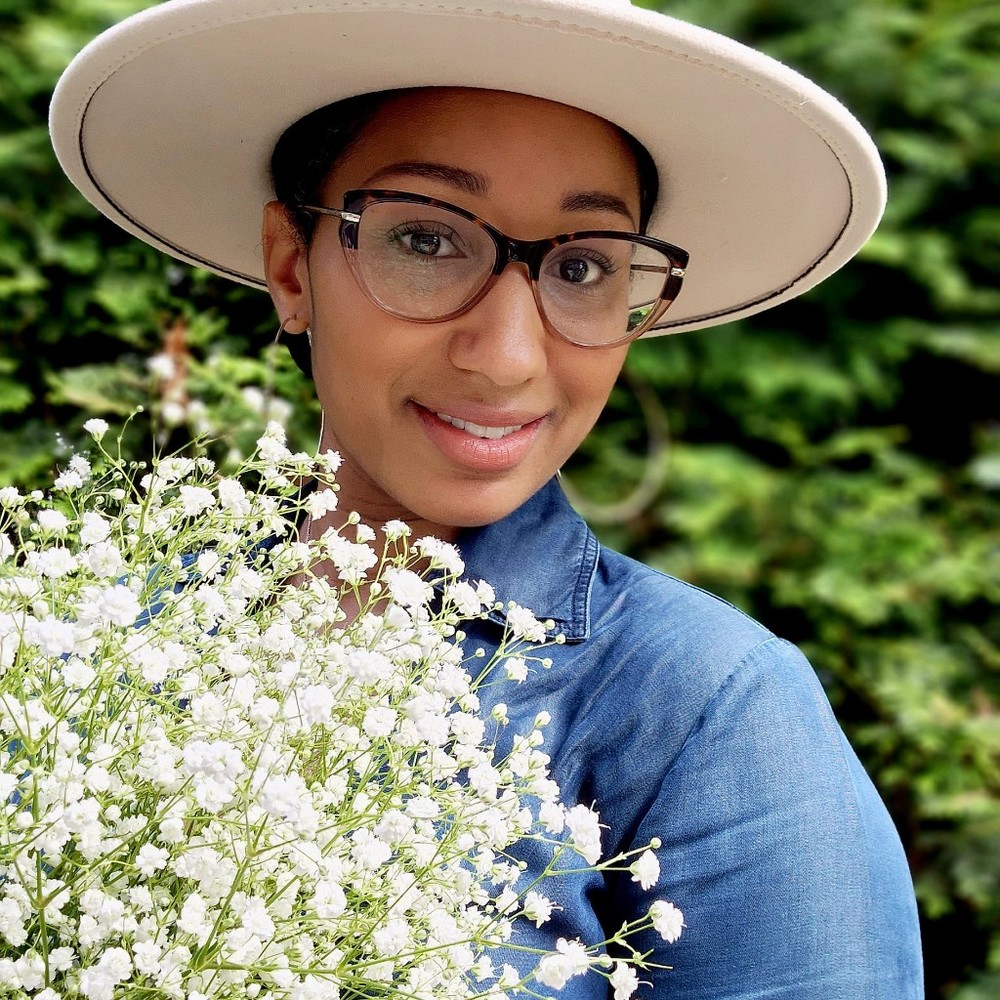 Meet your Posher, Kiona